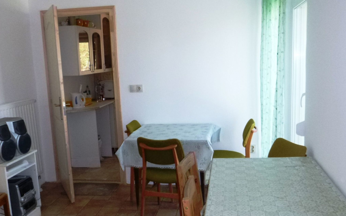 Active Hostel and Guesthouse Dining Room