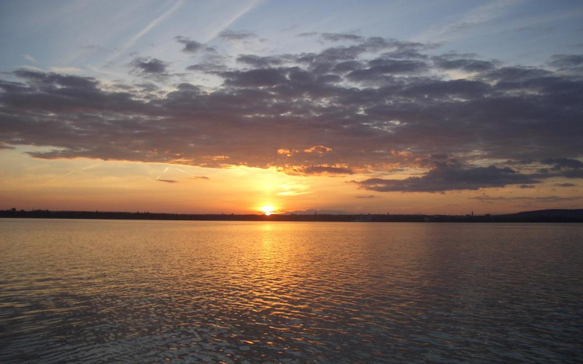 Active Hostel and Guesthouse is close to the waterfront, from where guests can admire the sunset over Lake Balaton.n