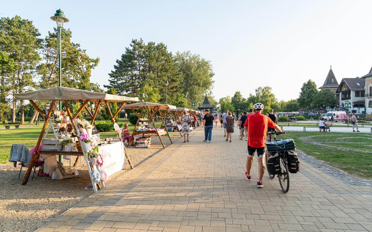 Auf Veranstaltungen am Balaton nehmen häufig die lokalen Produzenten mit ihren Produkten teil.
