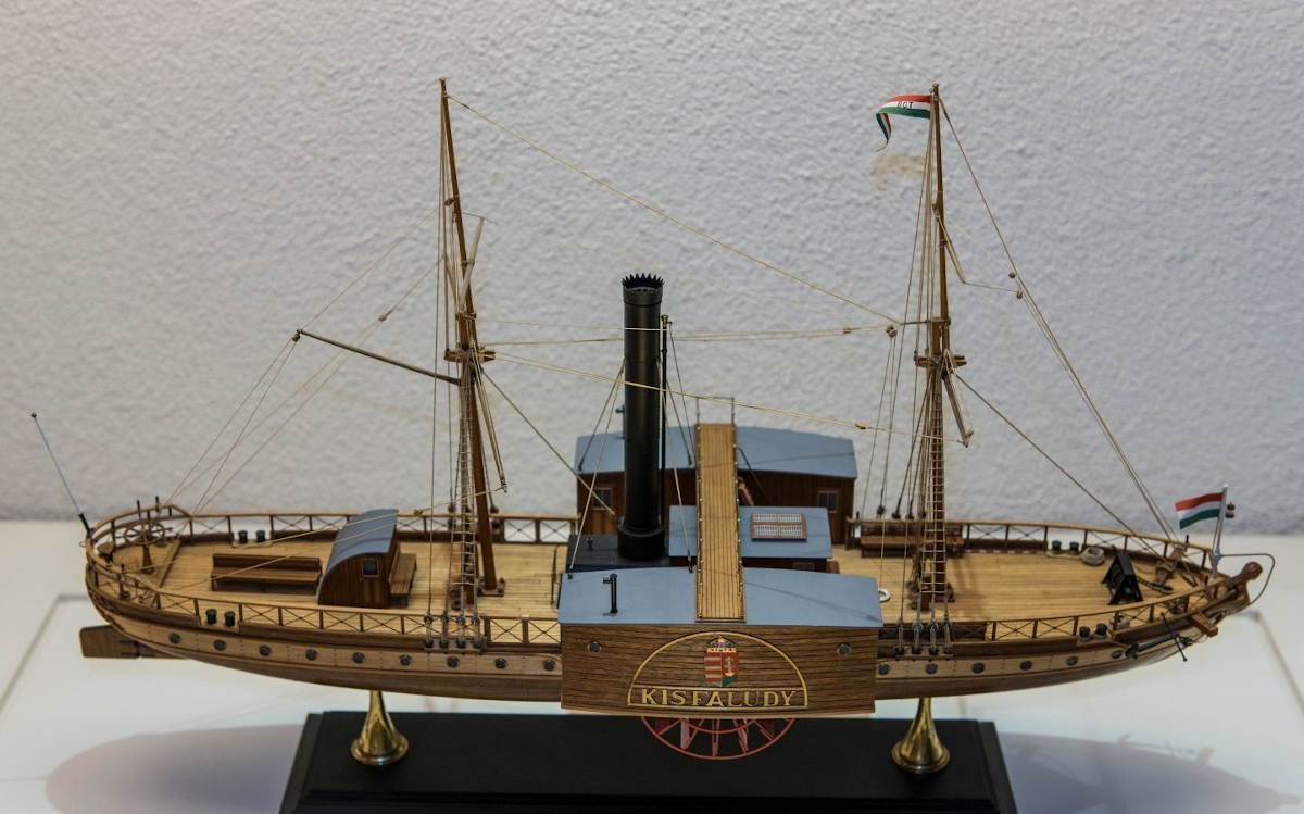 Balatoni Múzeum - állandó kiállítás: Hajózás a Balatonon