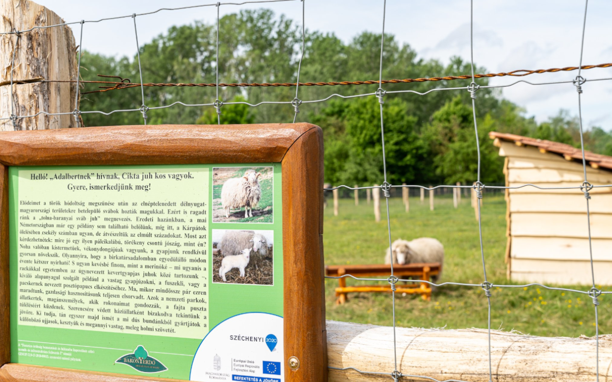 Jópofa táblákon mutatkoznak be az állatpark lakói