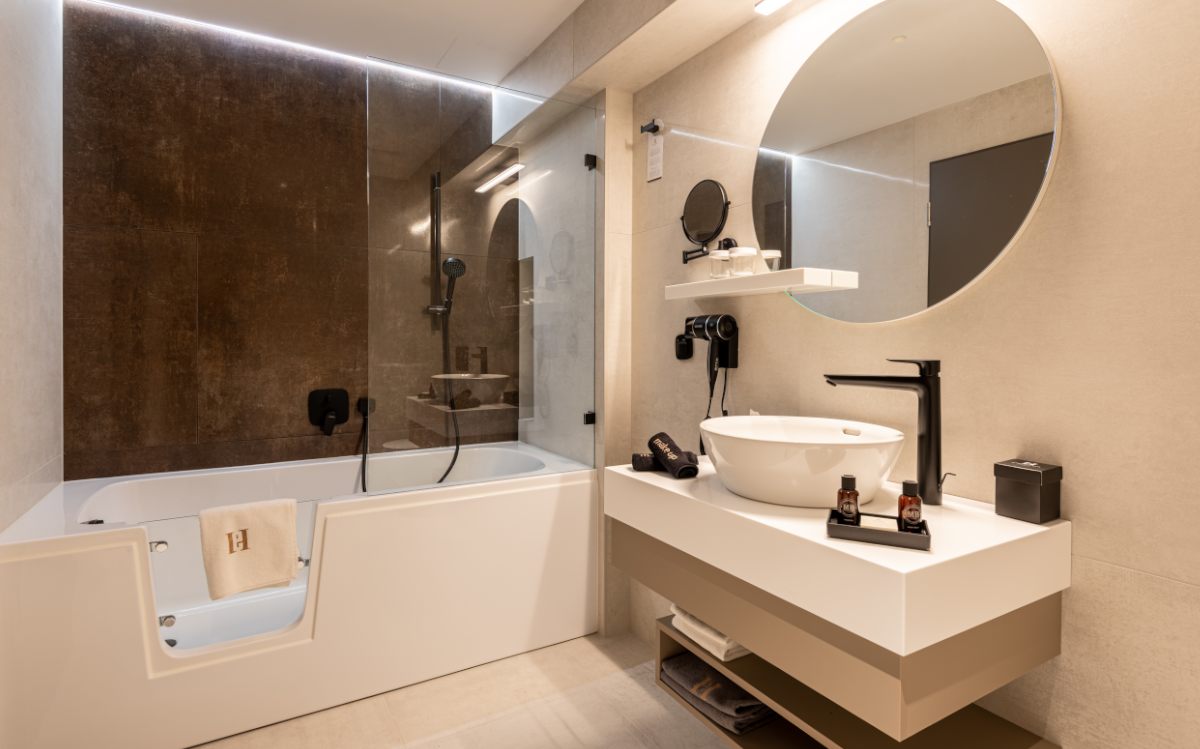 Hotel Helikon Keszthely**** Superior has well-equipped bathrooms