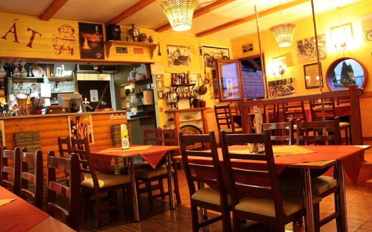 Good Friend Restaurant is spacious and can accommodate many guests.