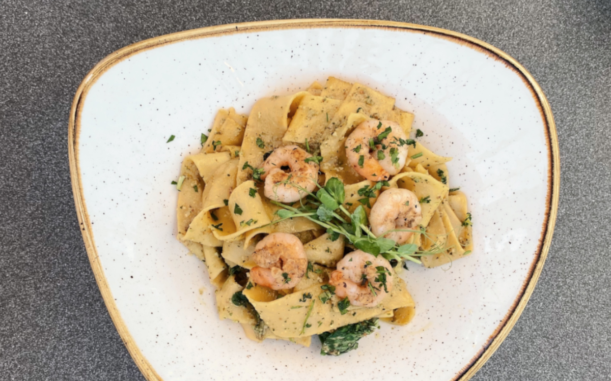 In Kanyar Bárkonyha's menu, there is grilled shrimp with white wine and pesto pappardelle.