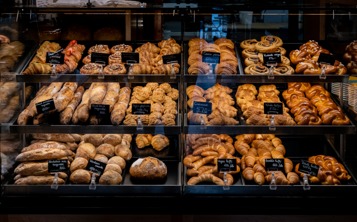 Everyone can find their favorite in the wide selection of Madárlátta Bakery'.