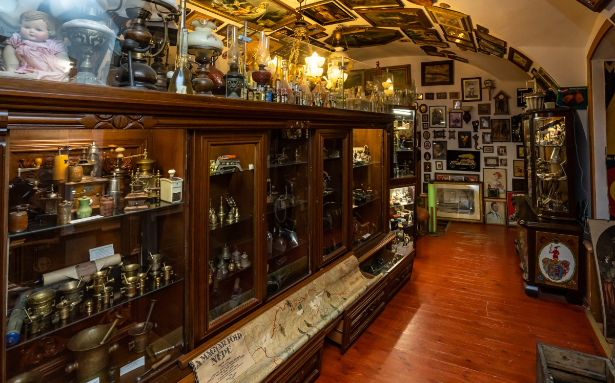 Visitors can view antique furniture and everyday objects.