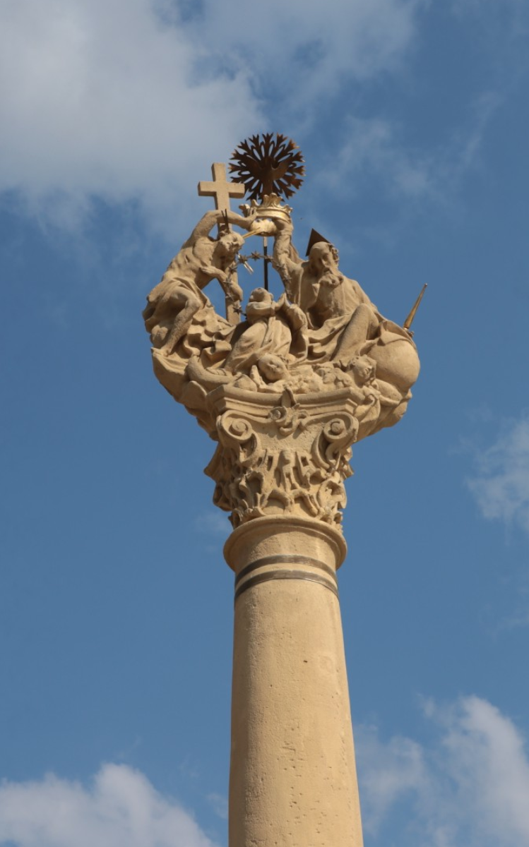 Keszthelyi szentháromság szobor teteje