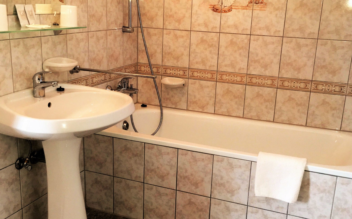 Tokajer Wellness Panzióban a szobákhoz külön tartozik fürdőszoba