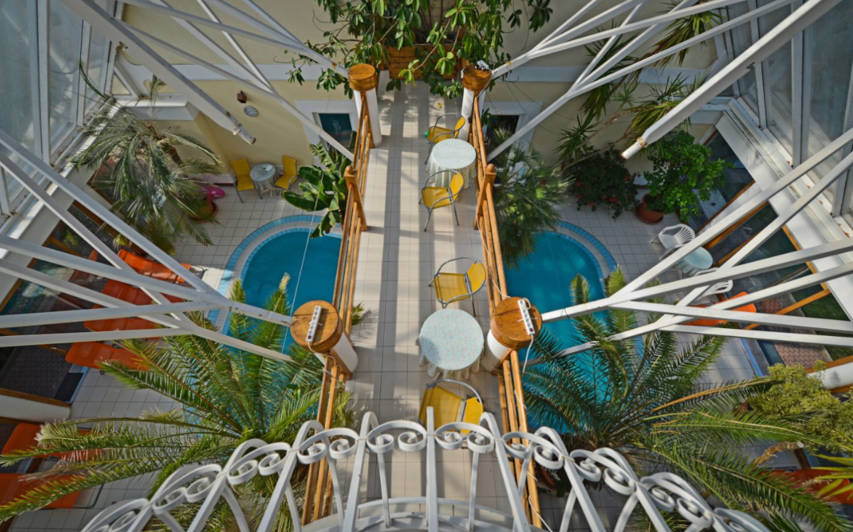 Wellness-Hotel KAKADU Pool aus der Vogelperspektive
