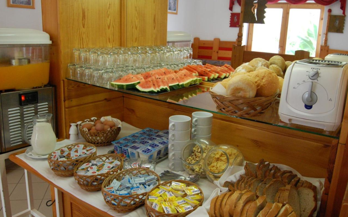 The Wellness Hotel KAKADU serves a plentiful buffet breakfast every morning.