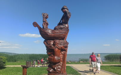 Tipp nézd meg a Helka és Kelén szobrot Keszthelyen a Balaton-parton